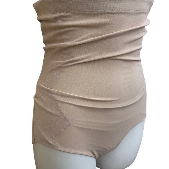 SPANX Assert Red Hot Label Luxe & Lean Firm Control High-Waist Lace Brief Size M - Picture 3 of 10